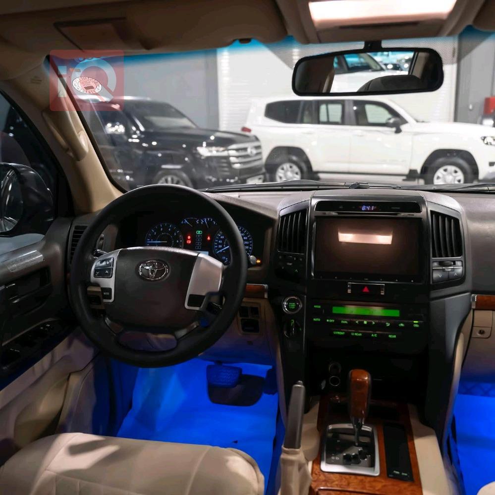 تويوتا لاندكروزر